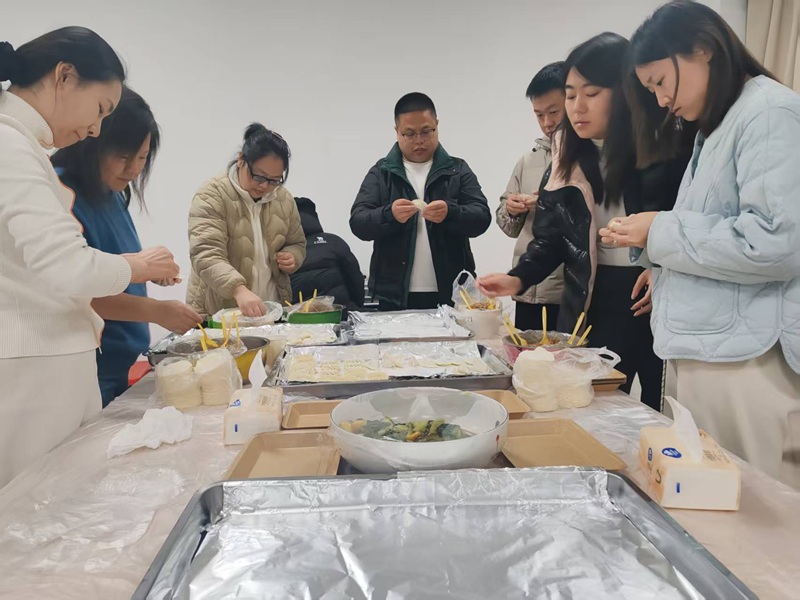 情暖冬至，饺香满园——实验管理中心、现代教育技术中心分工会组织冬至包饺子活动